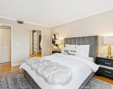 5500 Owensmouth Avenue - Photo Thumbnail 17