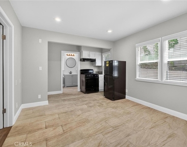 610 E Fairview Boulevard - Photo Thumbnail 3