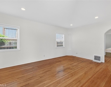 610 E Fairview Boulevard - Photo Thumbnail 5