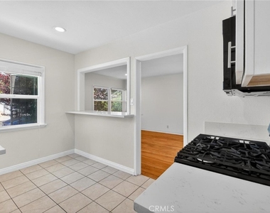 610 E Fairview Boulevard - Photo Thumbnail 2
