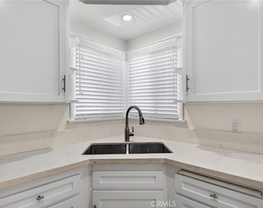 610 E Fairview Boulevard - Photo Thumbnail 4