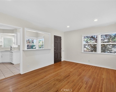 610 E Fairview Boulevard - Photo Thumbnail 6