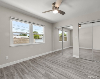 20431 Lassen Street - Photo Thumbnail 5