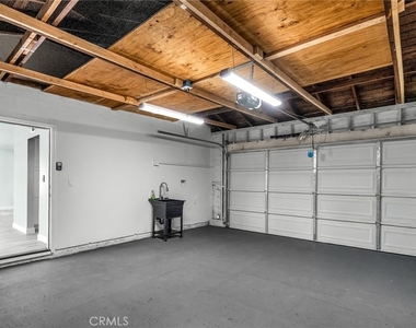 20431 Lassen Street - Photo Thumbnail 10