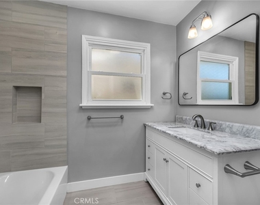 20431 Lassen Street - Photo Thumbnail 8