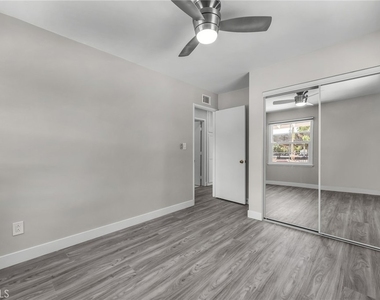20431 Lassen Street - Photo Thumbnail 6