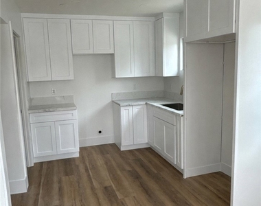 551 W Crescent Drive - Photo Thumbnail 7