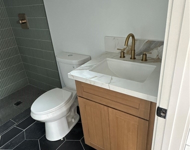 551 W Crescent Drive - Photo Thumbnail 2
