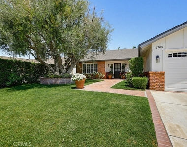2705 E Jacaranda Avenue E - Photo Thumbnail 5