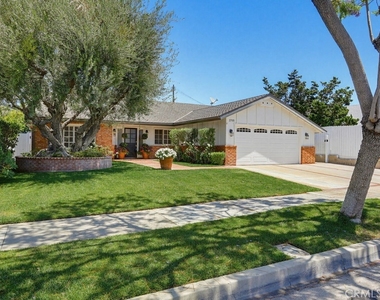 2705 E Jacaranda Avenue E - Photo Thumbnail 3
