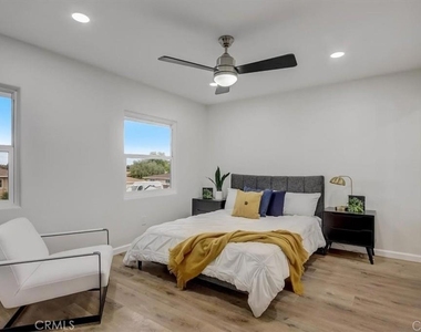 2705 Dennis Lane - Photo Thumbnail 4