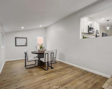2705 Dennis Lane - Photo Thumbnail 7