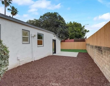 2705 Dennis Lane - Photo Thumbnail 11