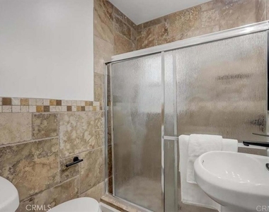 2705 Dennis Lane - Photo Thumbnail 9