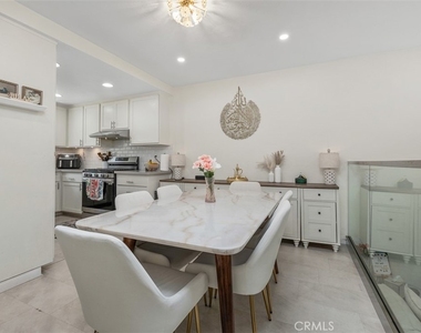 17906 River Circle - Photo Thumbnail 9