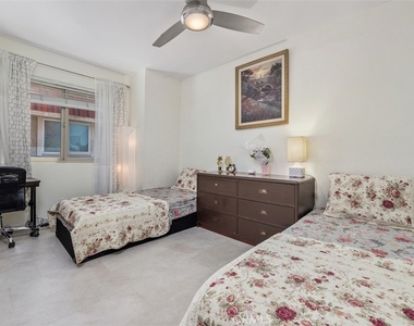 17906 River Circle - Photo Thumbnail 15