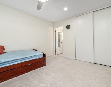 17906 River Circle - Photo Thumbnail 25