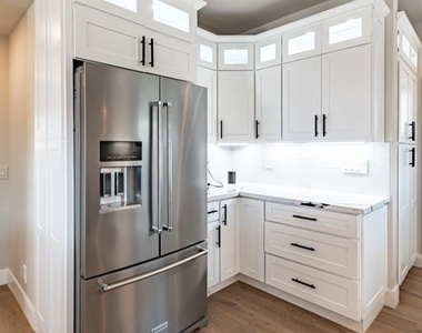 32 Dauphin - Photo Thumbnail 10