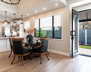 32 Dauphin - Photo Thumbnail 6