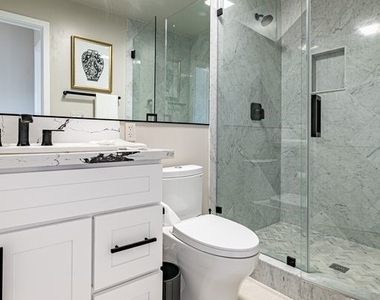 32 Dauphin - Photo Thumbnail 28