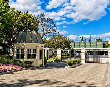 2222 Avenue Of The Stars - Photo Thumbnail 6
