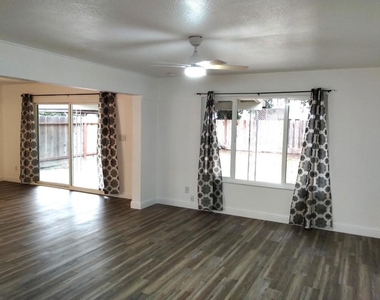 637 Grambling Court - Photo Thumbnail 12