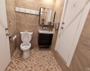 1167 Judson St - Photo Thumbnail 6