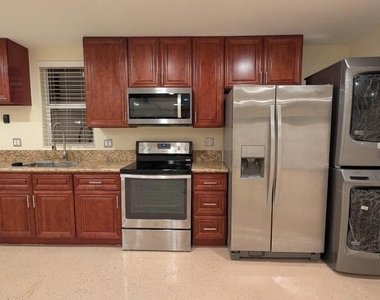 1167 Judson St - Photo Thumbnail 2