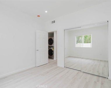 10938 Olinda Street - Photo Thumbnail 9