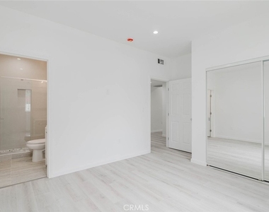 10938 Olinda Street - Photo Thumbnail 12