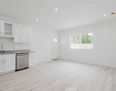 10938 Olinda Street - Photo Thumbnail 5