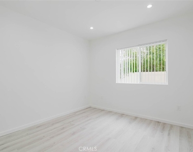 10938 Olinda Street - Photo Thumbnail 8