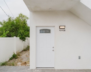 10938 Olinda Street - Photo Thumbnail 2