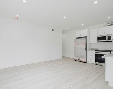 10938 Olinda Street - Photo Thumbnail 3