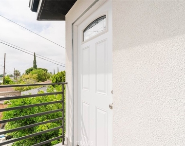 10938 1/2 Olinda Street - Photo Thumbnail 2