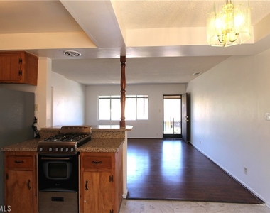 308 N Primrose Avenue - Photo Thumbnail 3