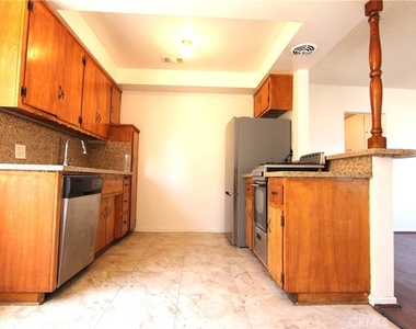 308 N Primrose Avenue - Photo Thumbnail 7