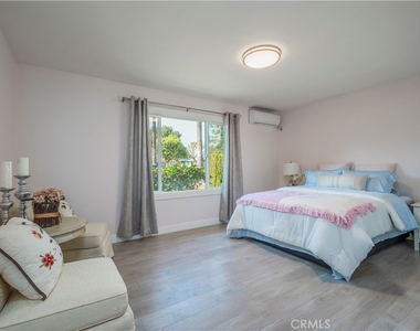 114 E Dexter Street - Photo Thumbnail 9