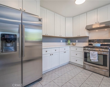 114 E Dexter Street - Photo Thumbnail 7