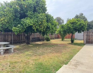114 E Dexter Street - Photo Thumbnail 30
