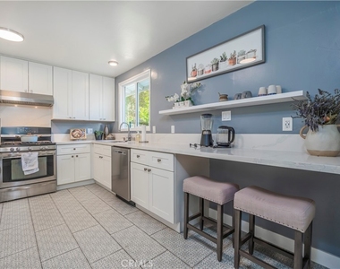 114 E Dexter Street - Photo Thumbnail 1