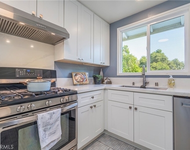 114 E Dexter Street - Photo Thumbnail 8