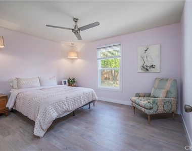 114 E Dexter Street - Photo Thumbnail 13