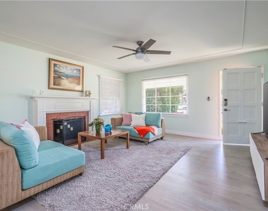 114 E Dexter Street - Photo Thumbnail 2