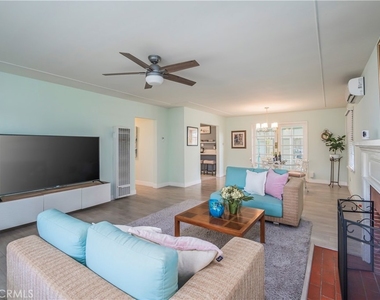 114 E Dexter Street - Photo Thumbnail 3