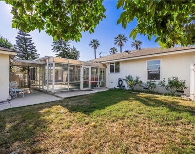 114 E Dexter Street - Photo Thumbnail 17