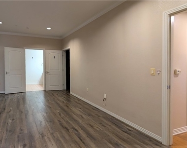 214 S Alexandria Avenue - Photo Thumbnail 8