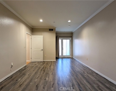 214 S Alexandria Avenue - Photo Thumbnail 7