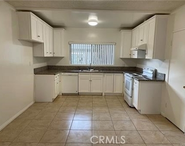 1141 Pine - Photo Thumbnail 11