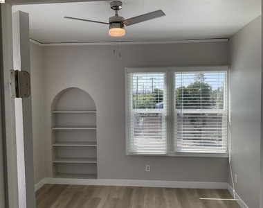 618 W 7th St. - Photo Thumbnail 4
